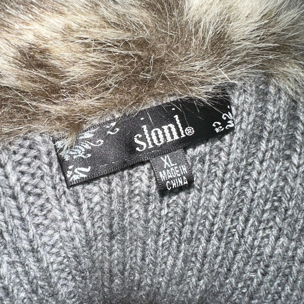 Sioni Gray Knit Cardigan with Faux Fur Collar - Picture 3 of 15